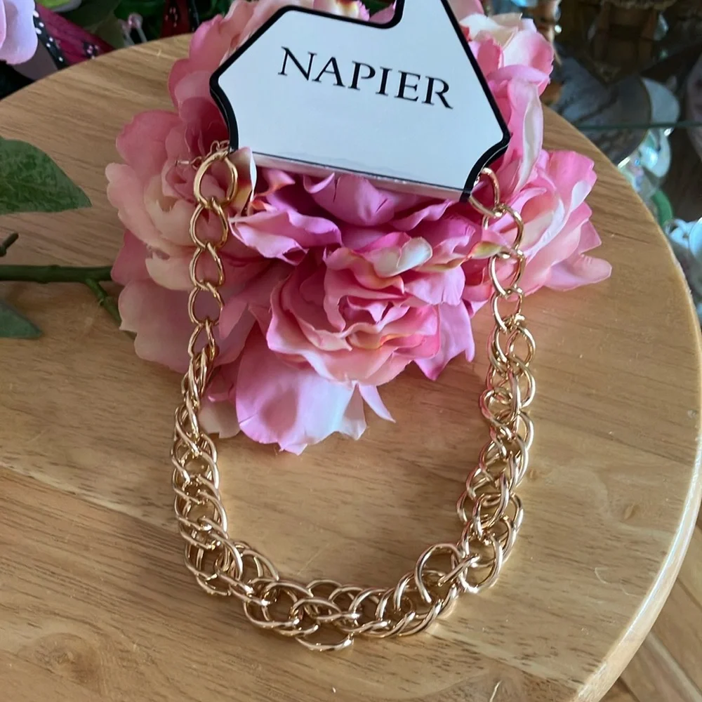 NWT Napier Gold Chunky Chain Necklace - Picture 1 of 7